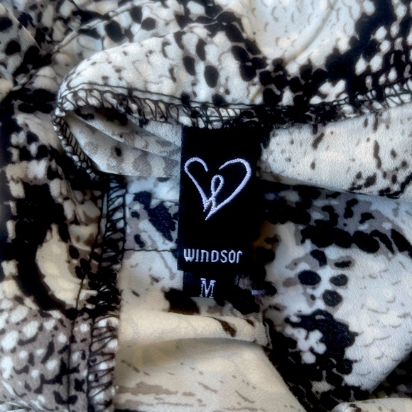 BLACK AND WHITE SNAKE PRINT SHORTS - Picture 4 of 5